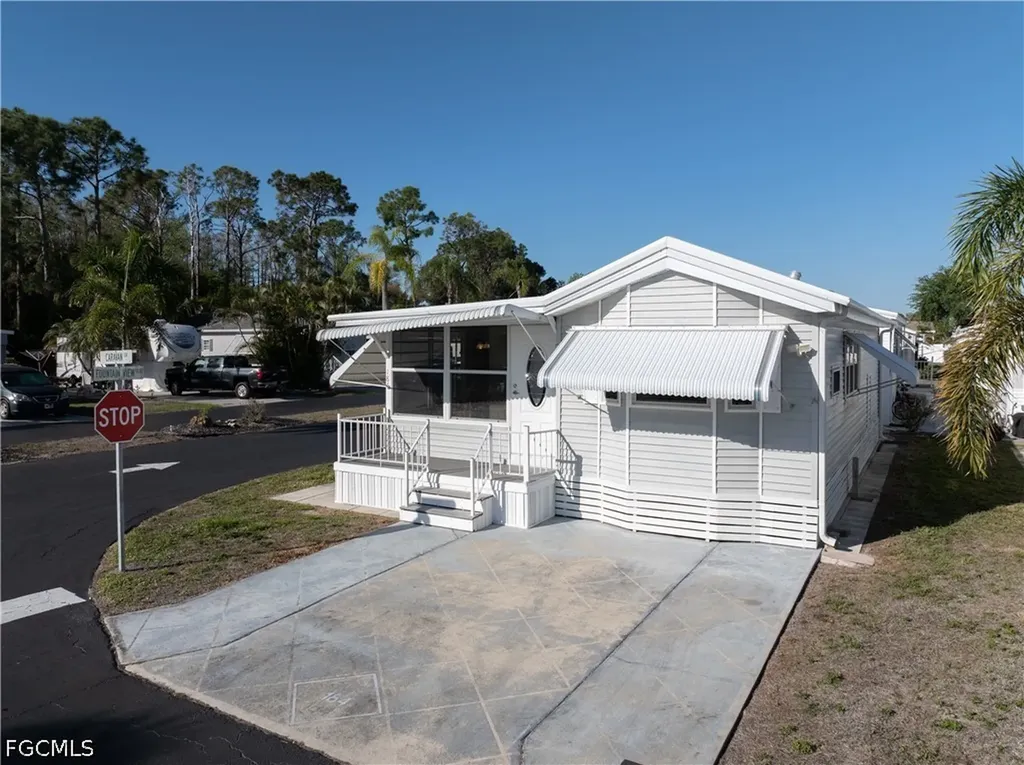 184 Caravan Circle North Fort Myers FL 33903