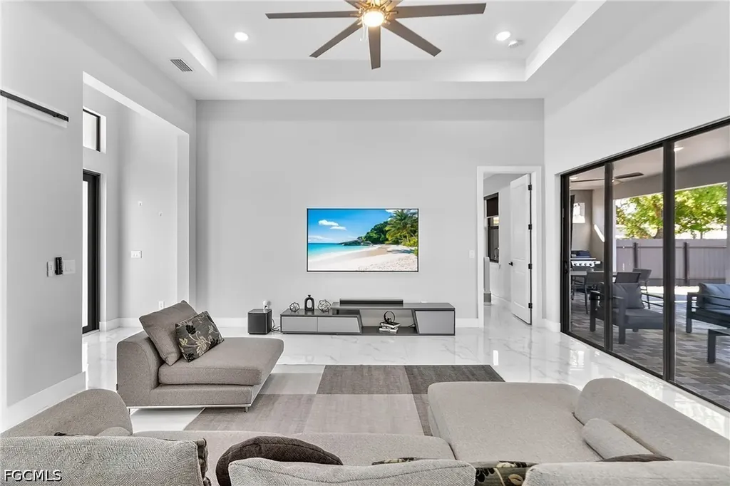 118 NW 2nd Avenue Cape Coral FL 33993