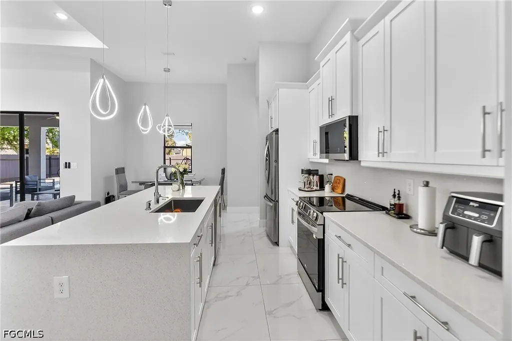 118 NW 2nd Avenue Cape Coral FL 33993