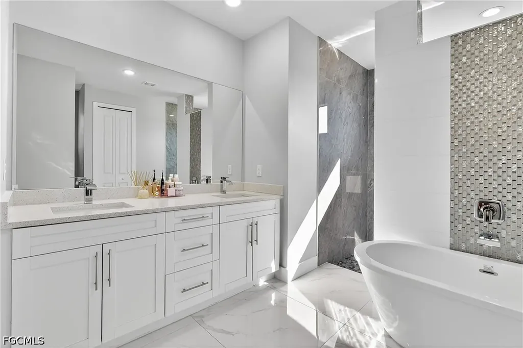 118 NW 2nd Avenue Cape Coral FL 33993