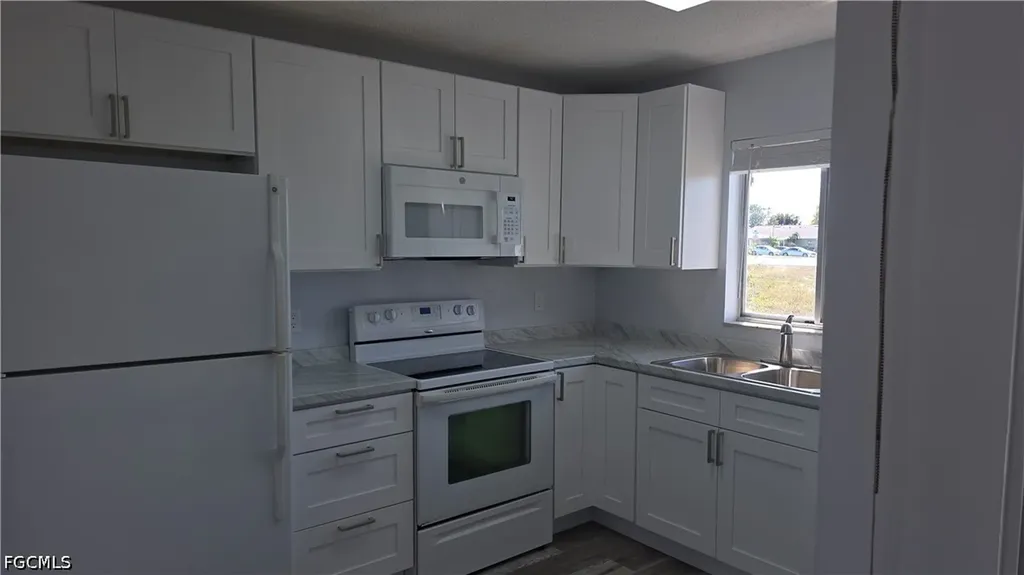 1214 SE 8th Avenue Cape Coral FL 33990