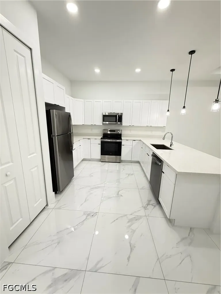 1253 Columbus Boulevard Fort Myers FL 33913