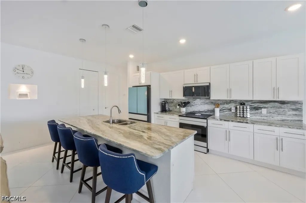 2319 NW 38th Avenue Cape Coral FL 33993