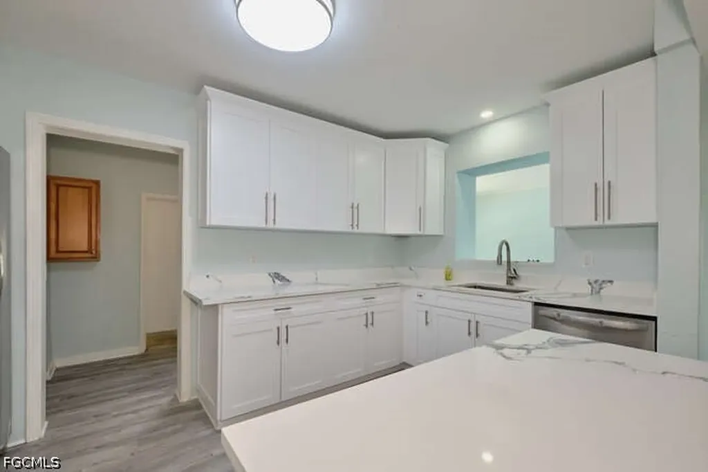 4370 Deleon Street Fort Myers FL 33901