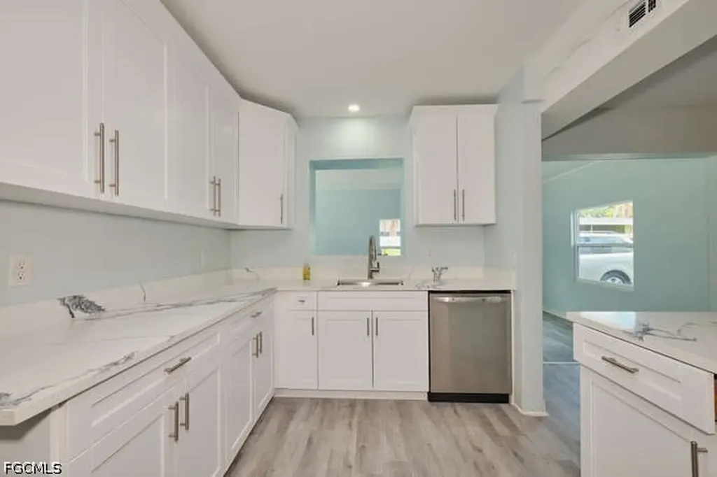 4370 Deleon Street Fort Myers FL 33901