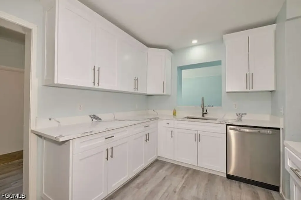 4370 Deleon Street Fort Myers FL 33901