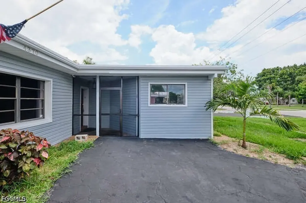 4370 Deleon Street Fort Myers FL 33901