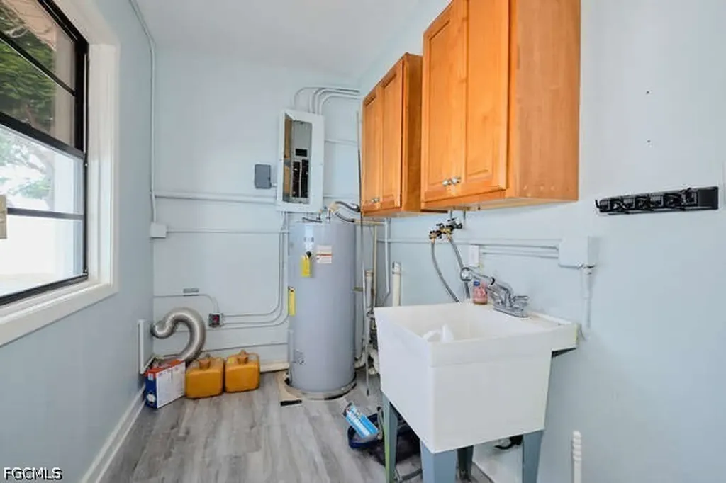 4370 Deleon Street Fort Myers FL 33901