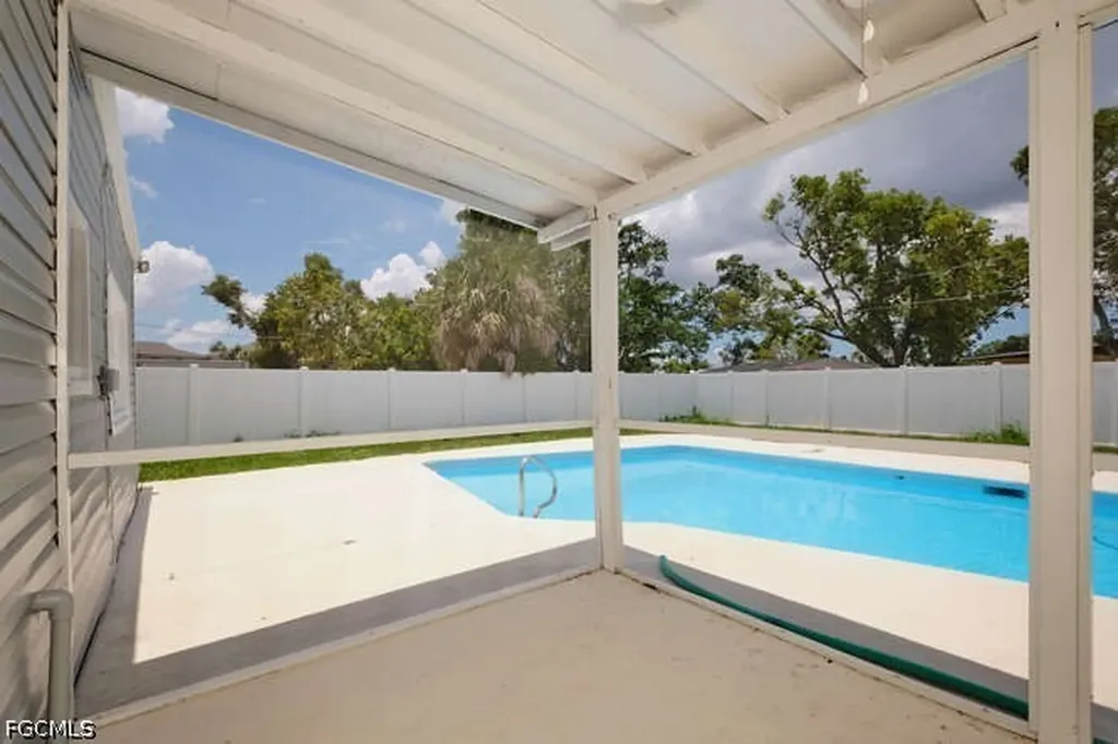 4370 Deleon Street Fort Myers FL 33901