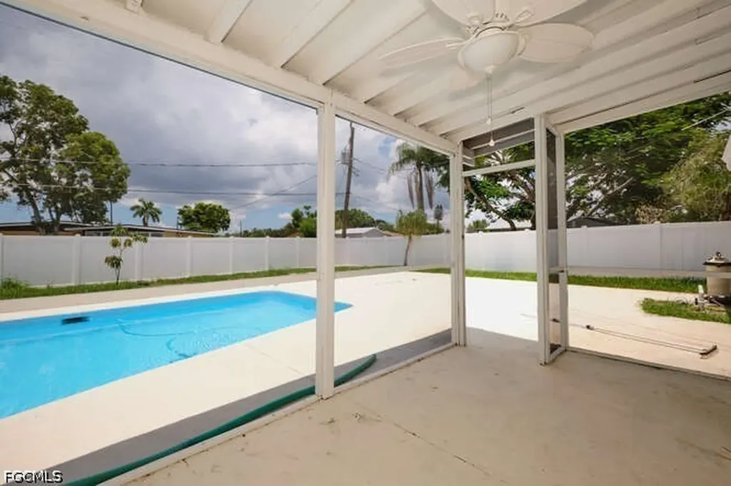 4370 Deleon Street Fort Myers FL 33901