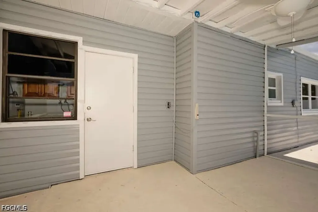 4370 Deleon Street Fort Myers FL 33901