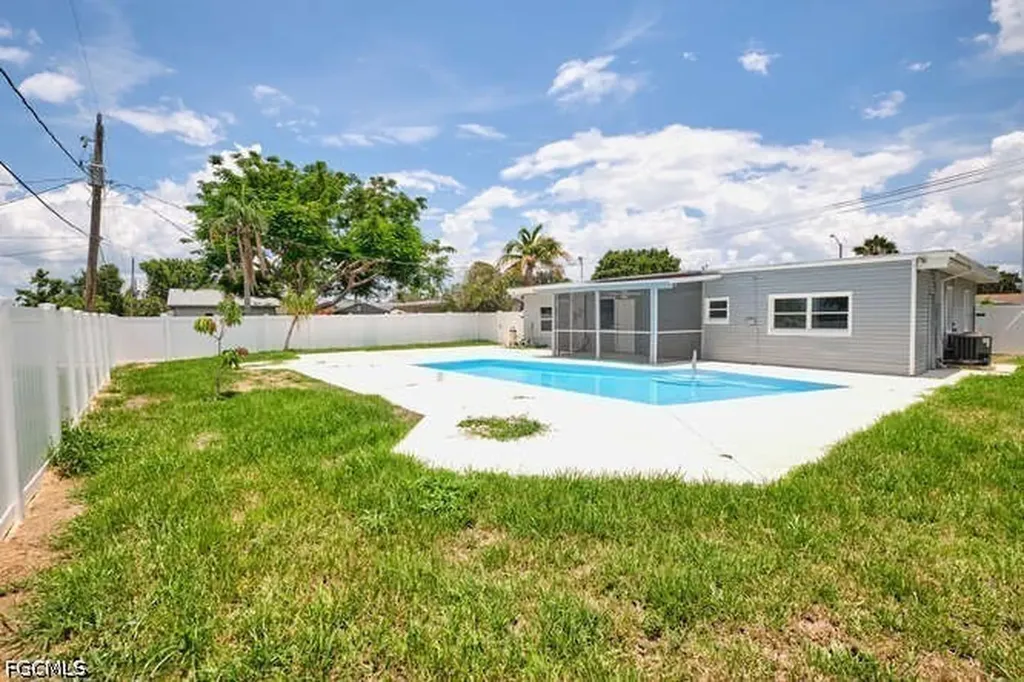 4370 Deleon Street Fort Myers FL 33901