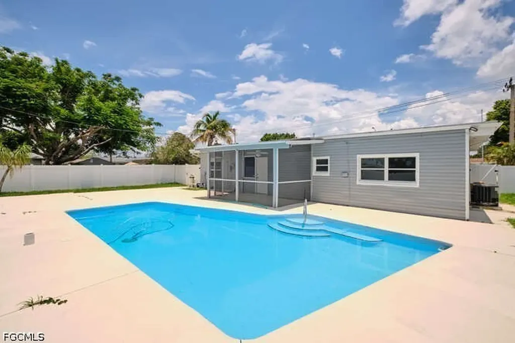 4370 Deleon Street Fort Myers FL 33901