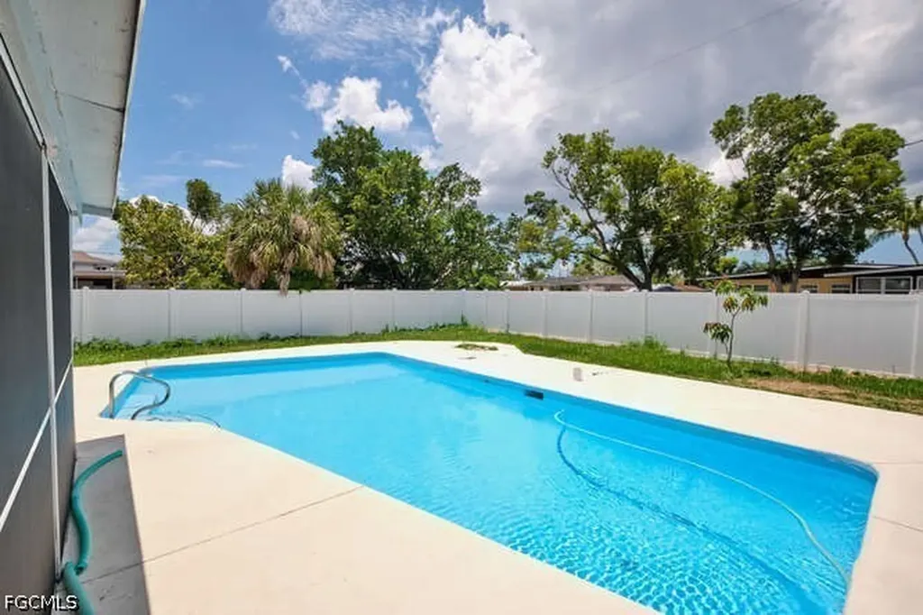4370 Deleon Street Fort Myers FL 33901
