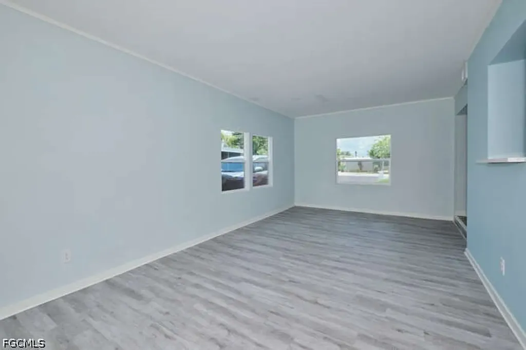 4370 Deleon Street Fort Myers FL 33901