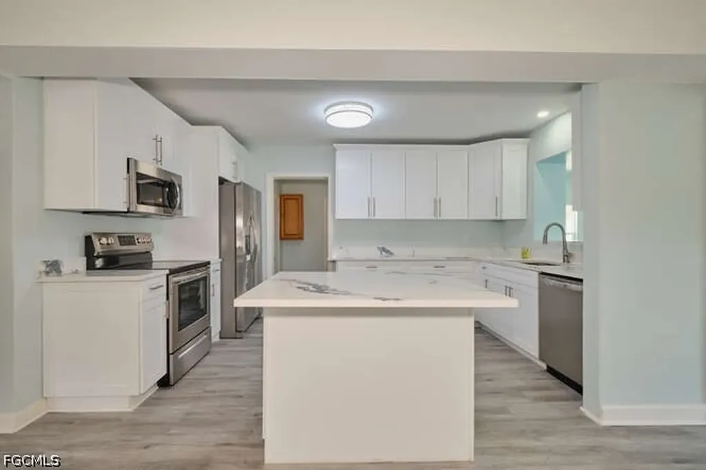 4370 Deleon Street Fort Myers FL 33901