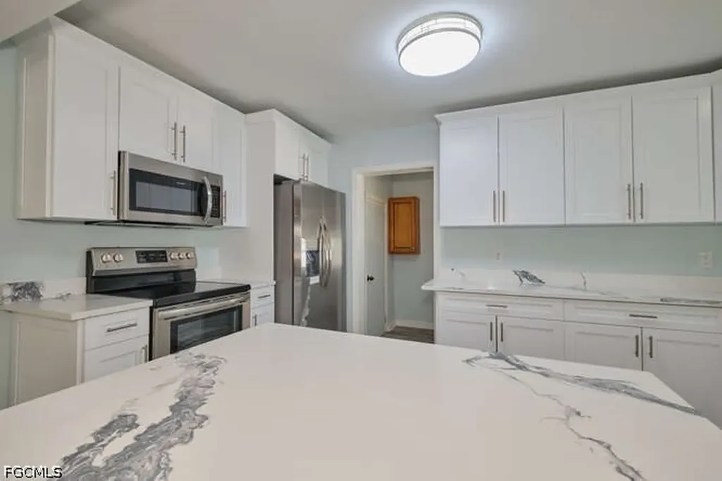 4370 Deleon Street Fort Myers FL 33901