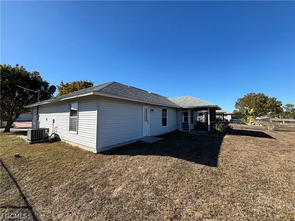 1213 SW 8th Place Cape Coral FL 33991