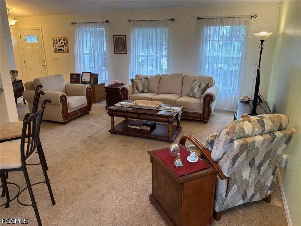 1213 SW 8th Place Cape Coral FL 33991