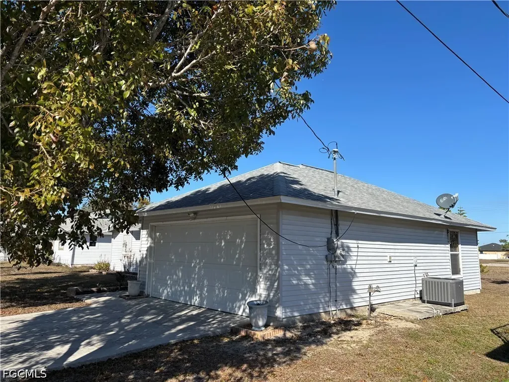 1213 SW 8th Place Cape Coral FL 33991