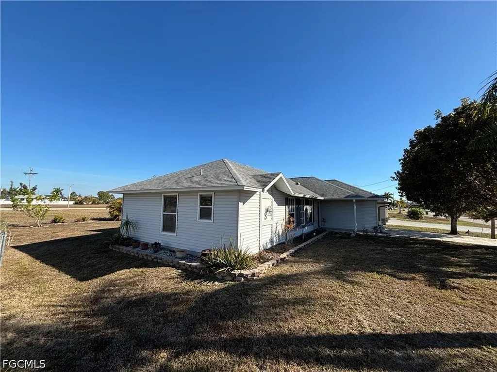 1213 SW 8th Place Cape Coral FL 33991