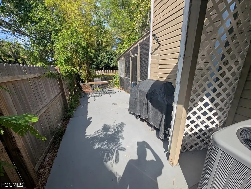 1637 Woodford Avenue Fort Myers FL 33901