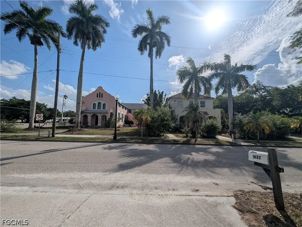 1637 Woodford Avenue Fort Myers FL 33901