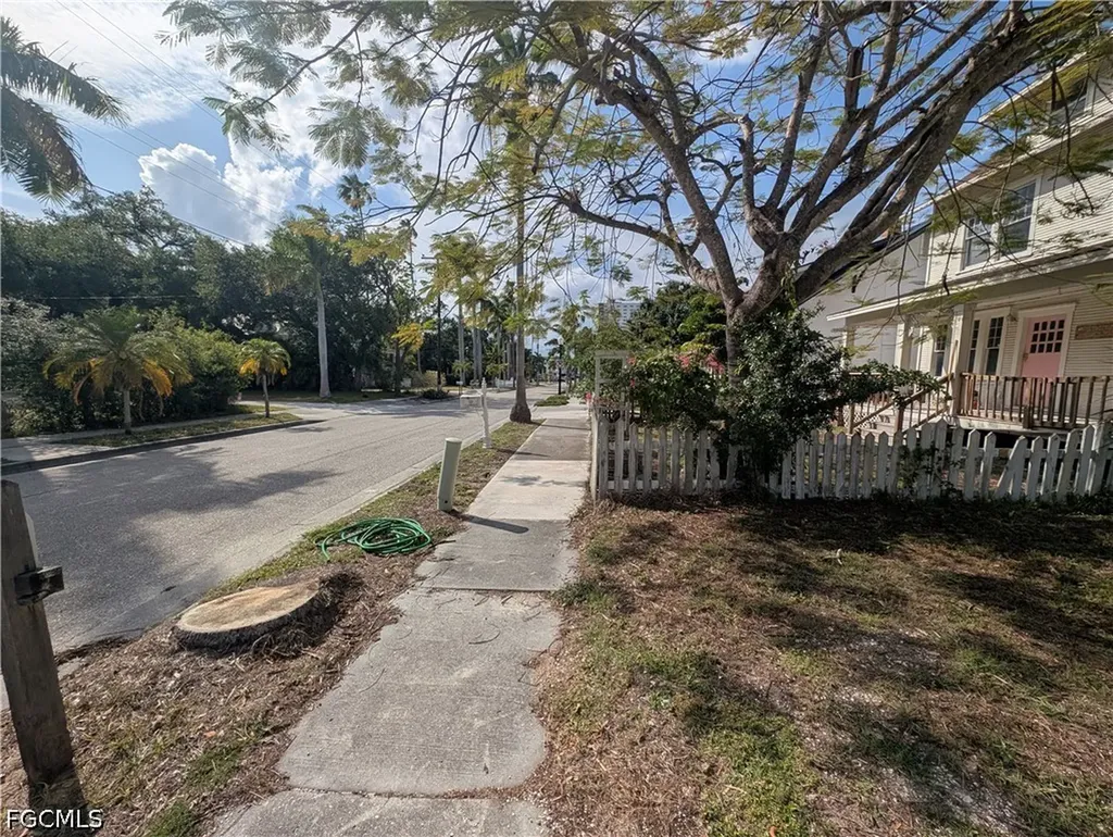 1637 Woodford Avenue Fort Myers FL 33901
