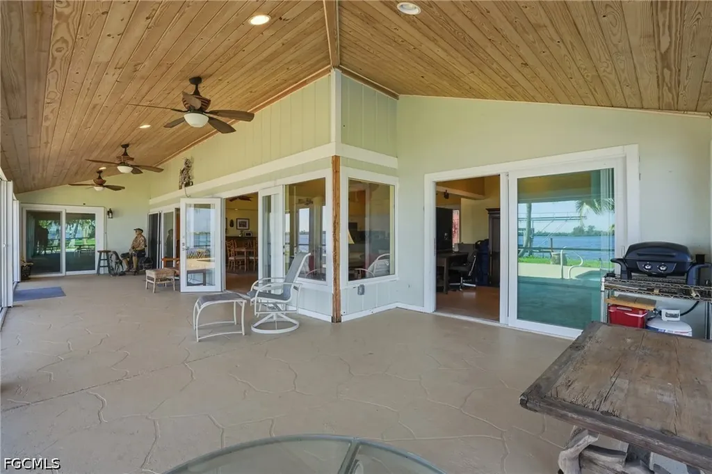 4473 E Riverside Drive Fort Myers FL 33905