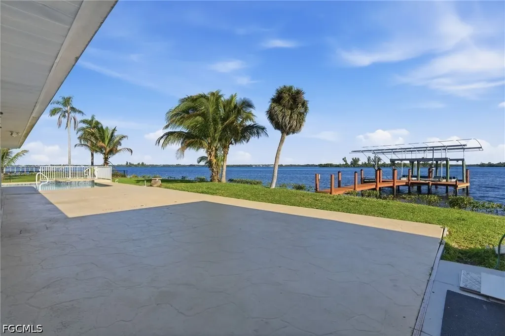 4473 E Riverside Drive Fort Myers FL 33905