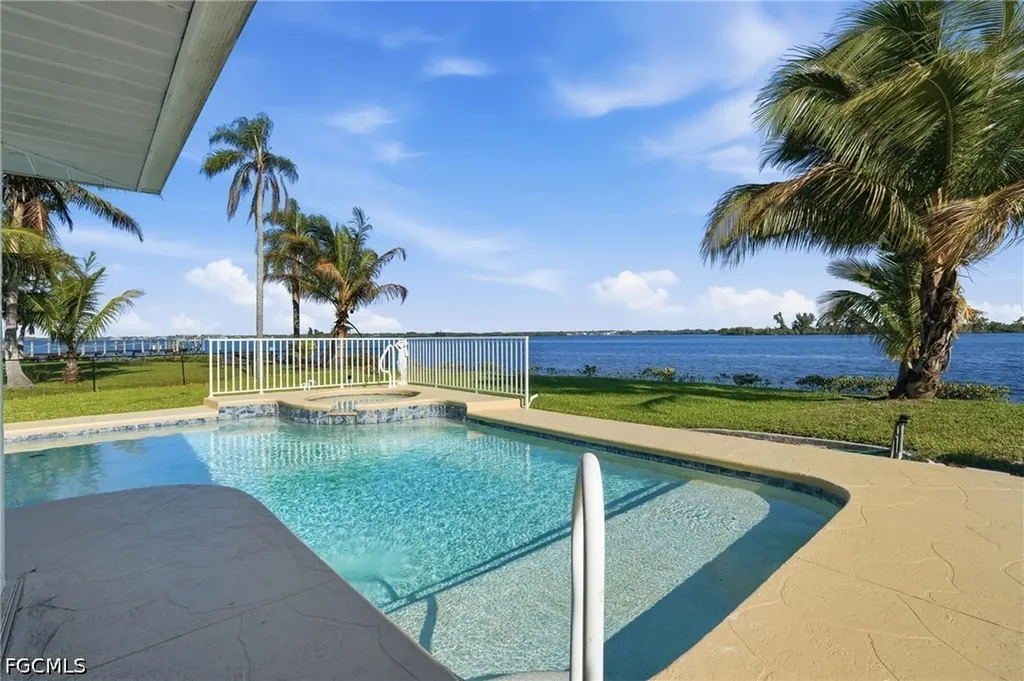4473 E Riverside Drive Fort Myers FL 33905