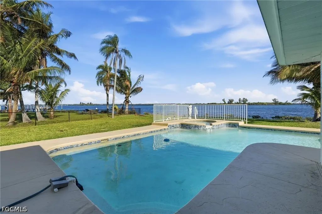 4473 E Riverside Drive Fort Myers FL 33905