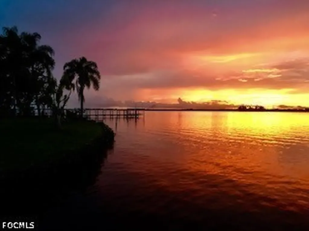 4473 E Riverside Drive Fort Myers FL 33905