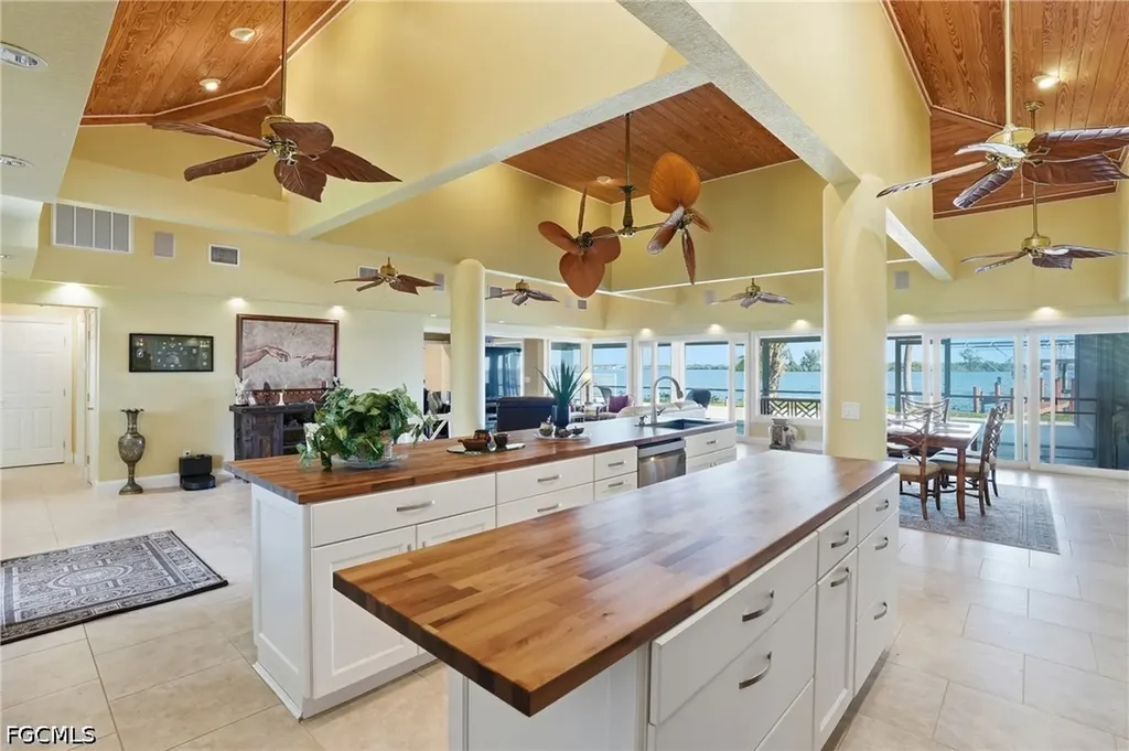 4473 E Riverside Drive Fort Myers FL 33905