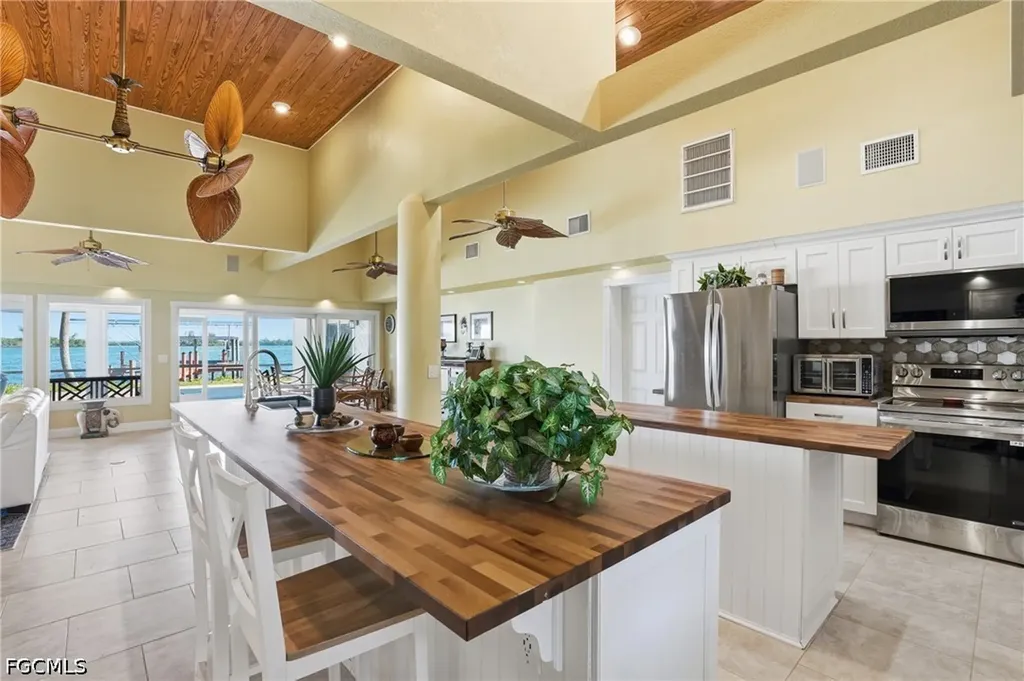 4473 E Riverside Drive Fort Myers FL 33905