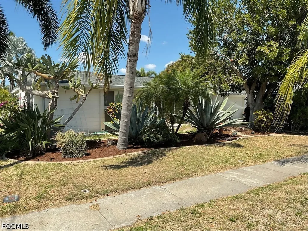4617 Forest Glen Drive North Fort Myers FL 33903