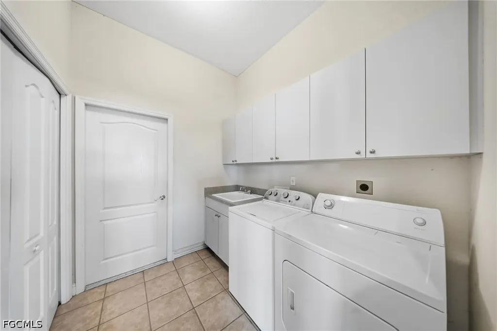 1635 SE 40th Street Cape Coral FL 33904