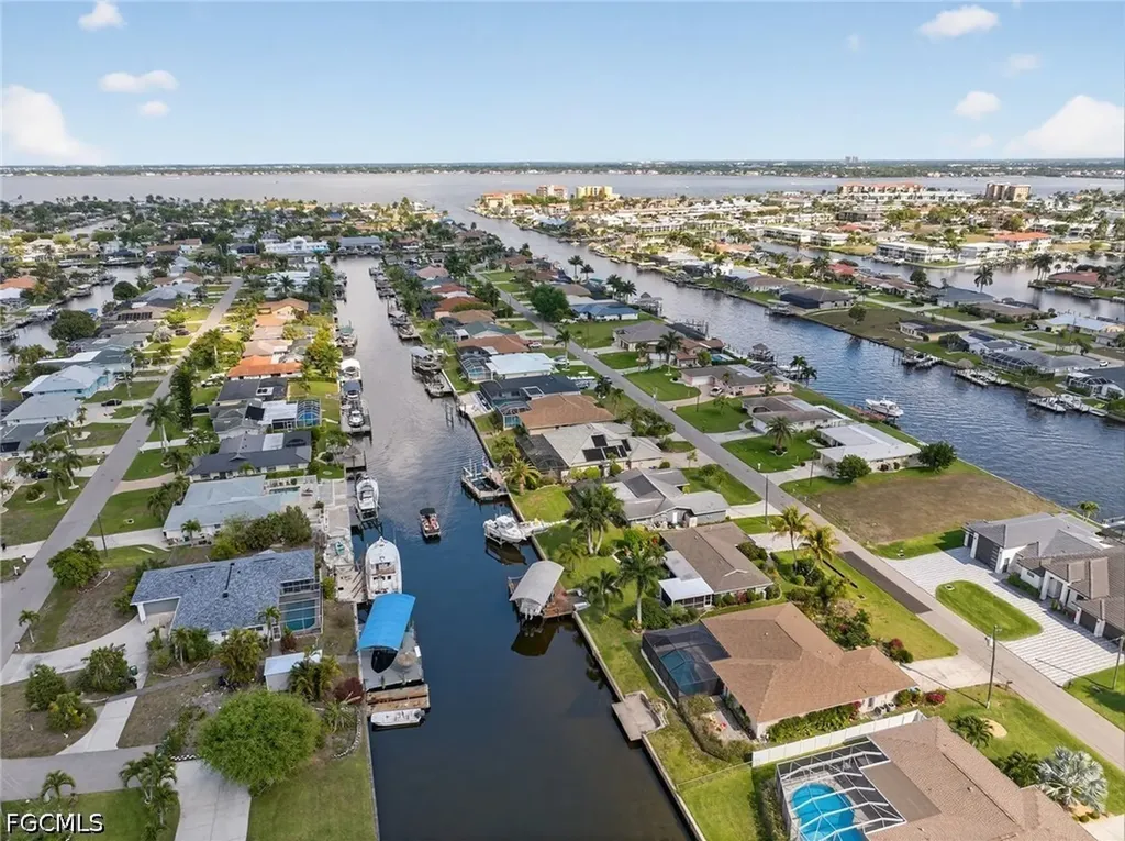 1635 SE 40th Street Cape Coral FL 33904