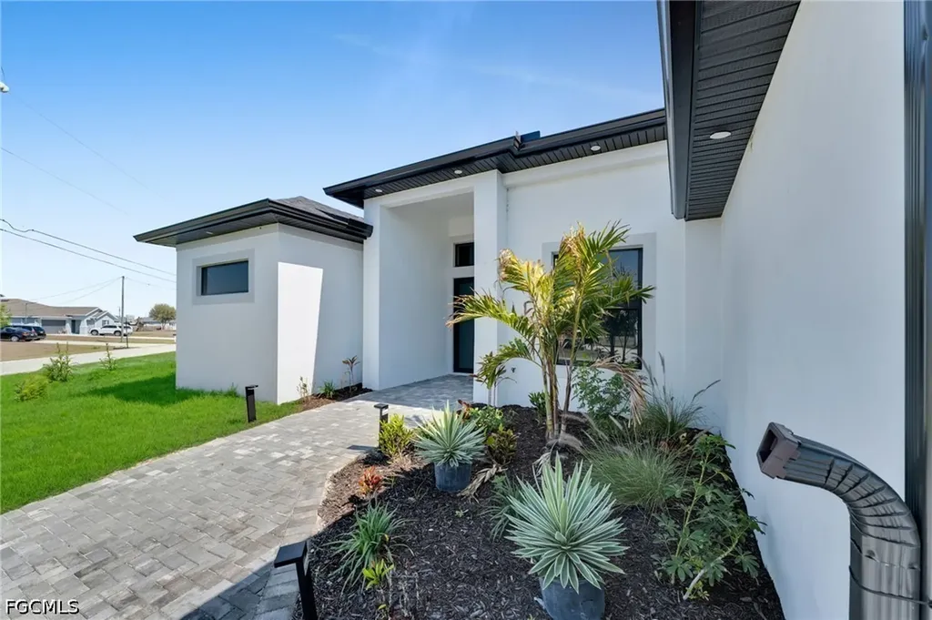 323 NW 11th Terrace Cape Coral FL 33993