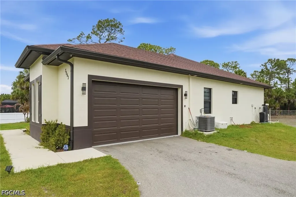 3043 18th Avenue NE Naples FL 34120