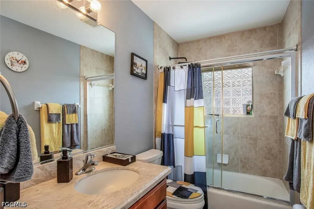 1915 NE 23rd Avenue Cape Coral FL 33909