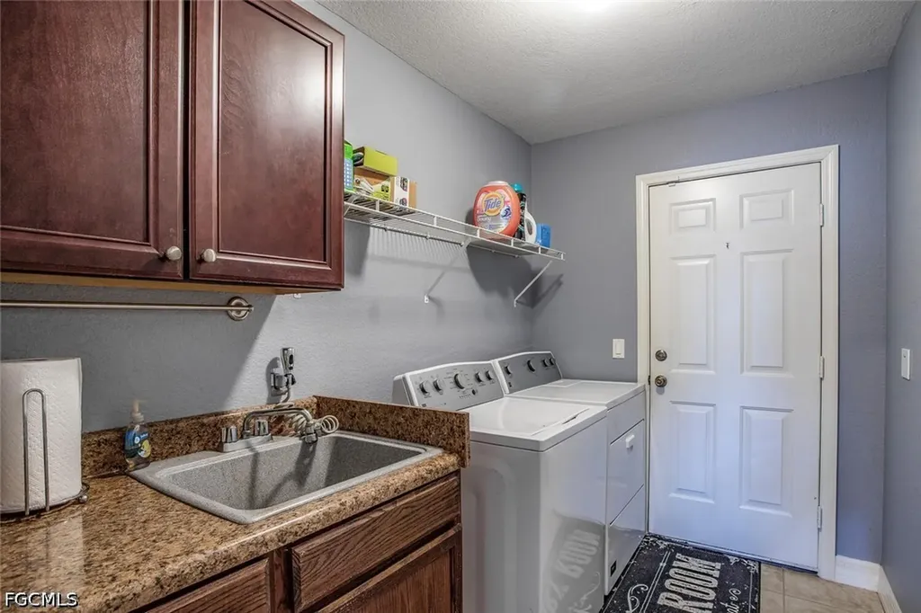 1915 NE 23rd Avenue Cape Coral FL 33909