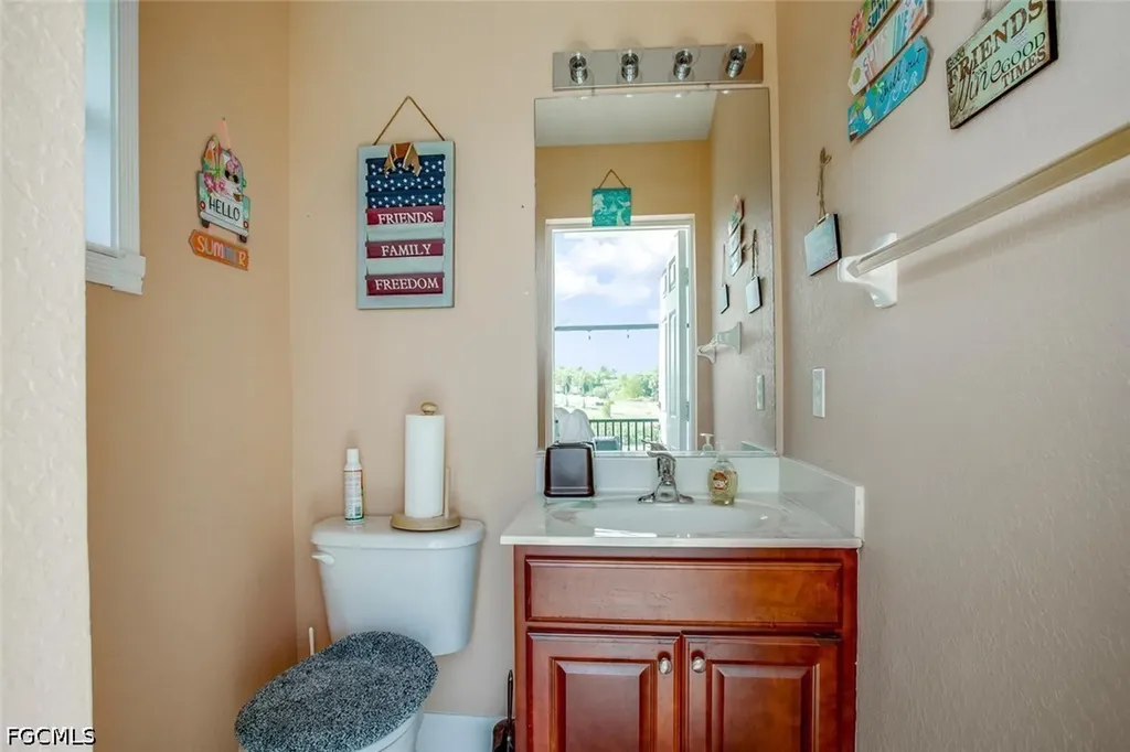 1915 NE 23rd Avenue Cape Coral FL 33909