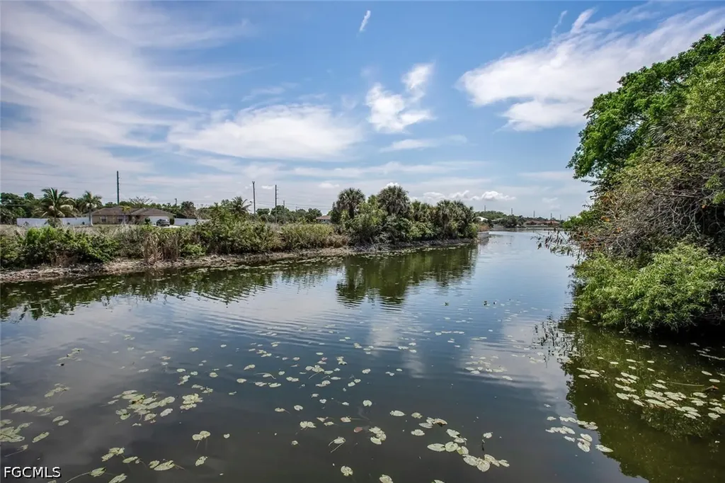 1915 NE 23rd Avenue Cape Coral FL 33909