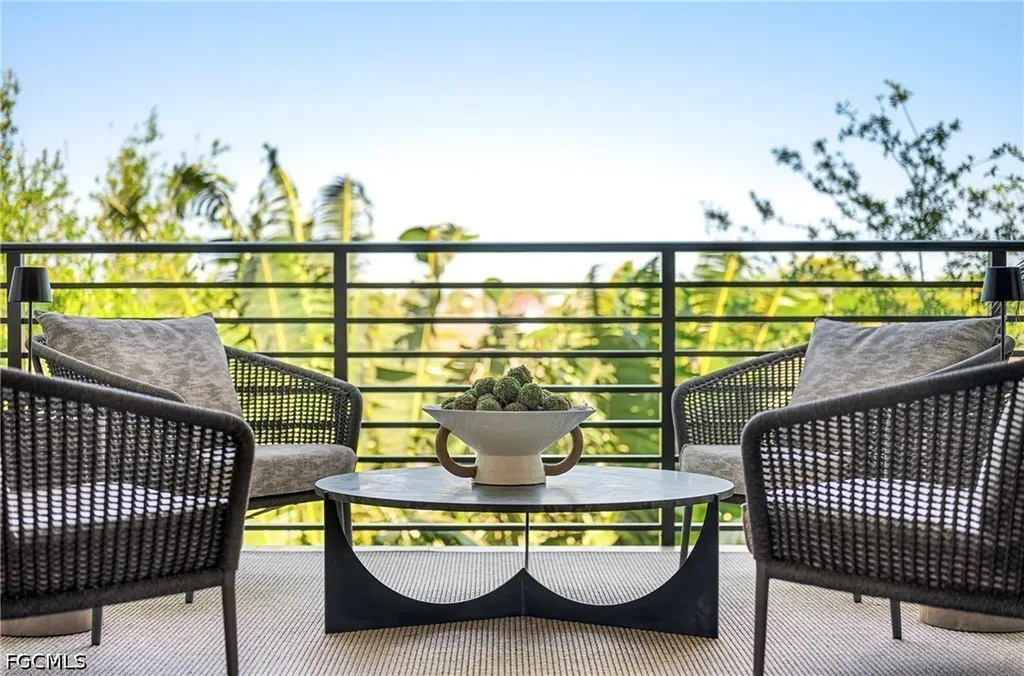1115 Central Avenue Naples FL 34102