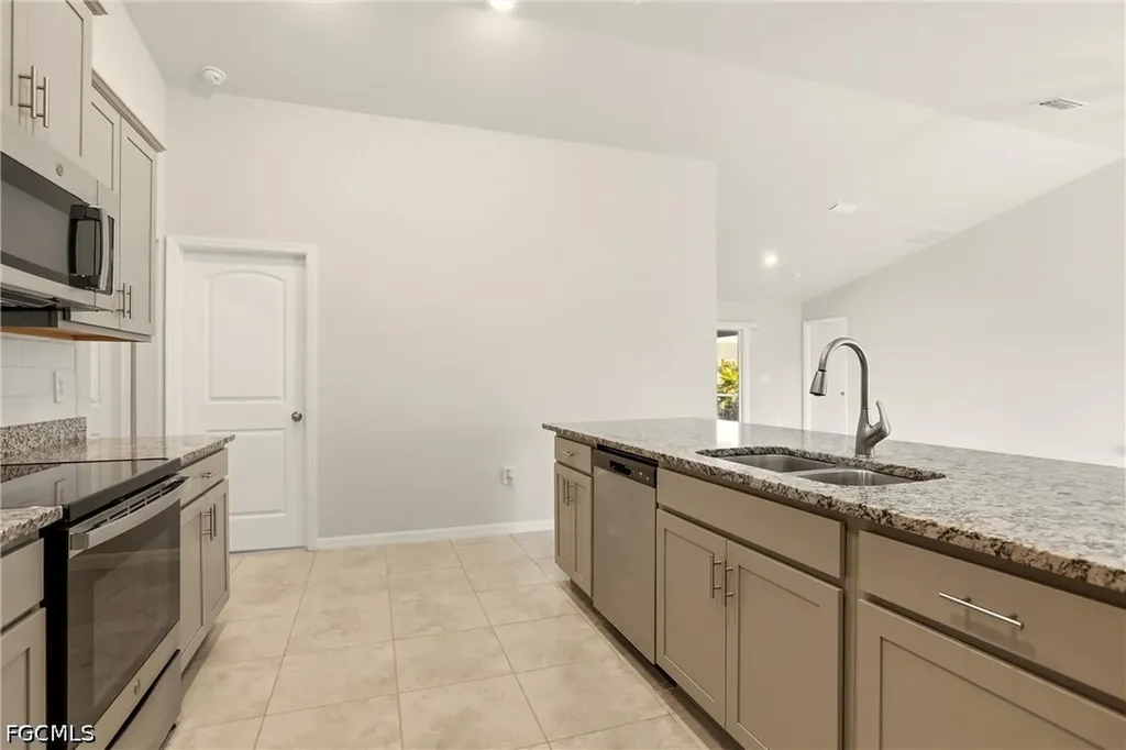 3600 NE 20th Place Cape Coral FL 33909