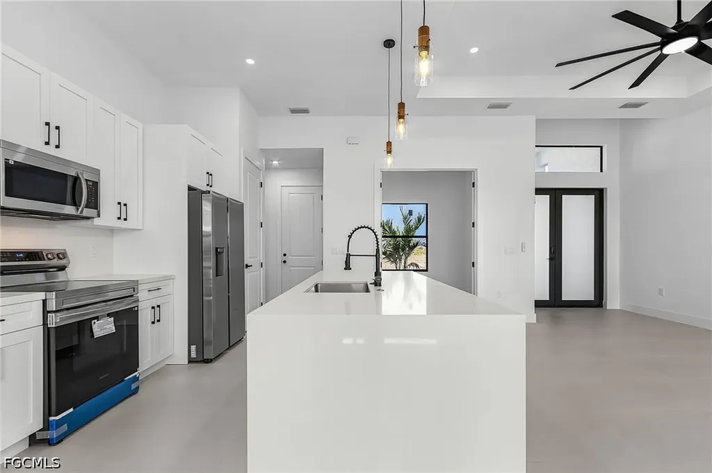 800 NW 8th Terrace Cape Coral FL 33993
