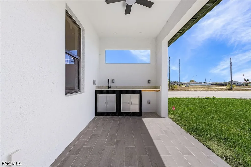 800 NW 8th Terrace Cape Coral FL 33993