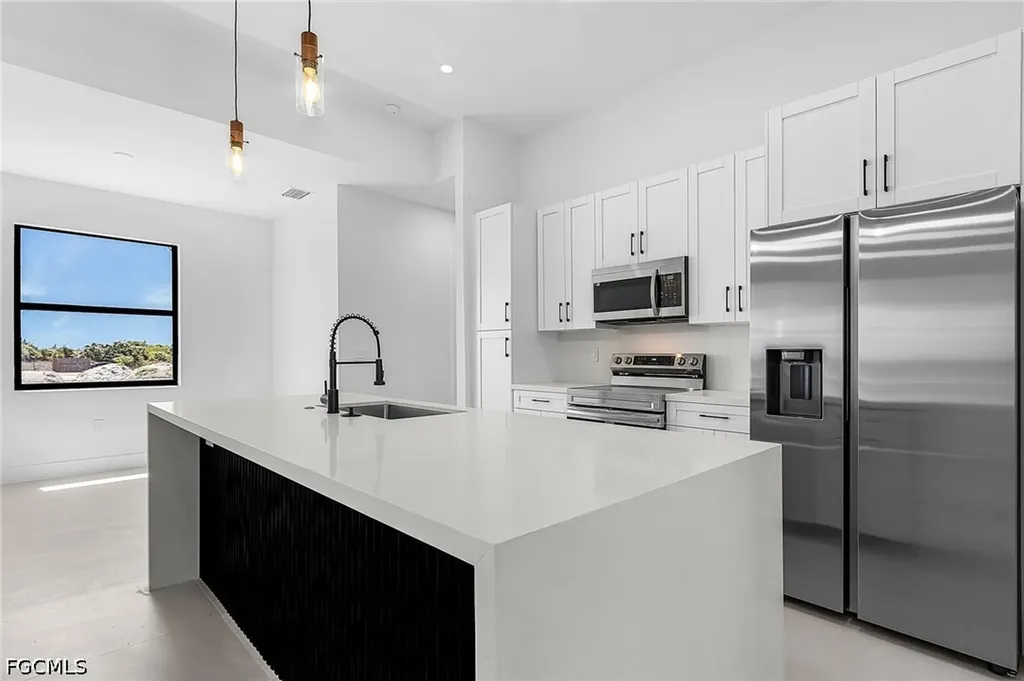 800 NW 8th Terrace Cape Coral FL 33993