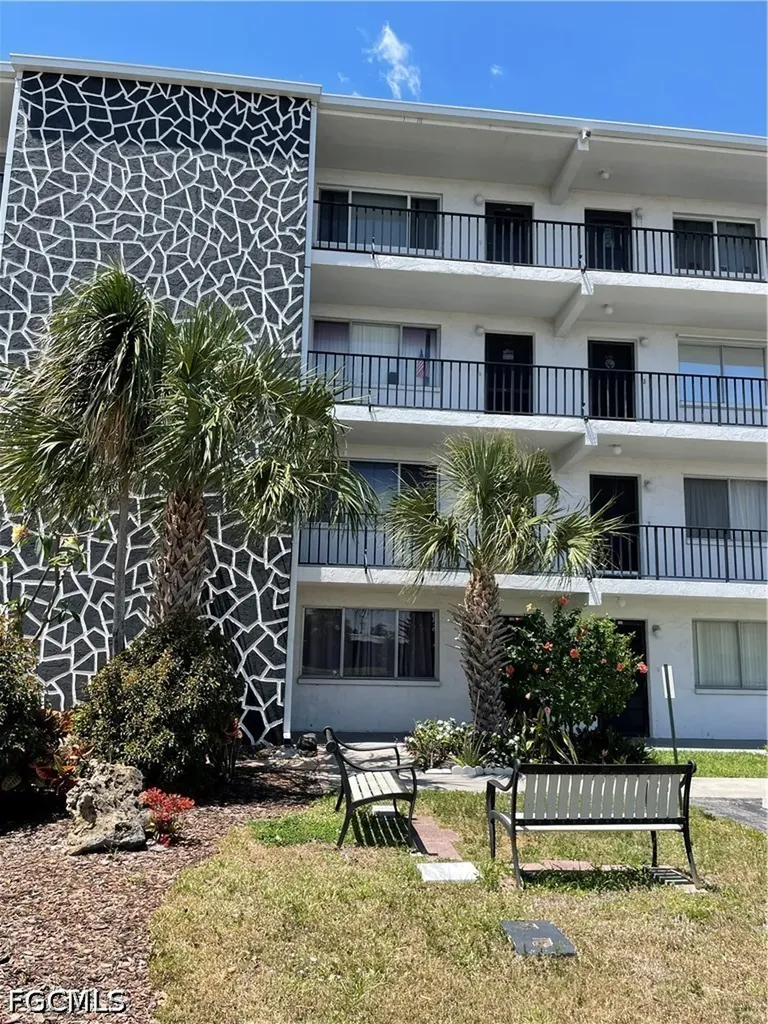 4906 Victoria Drive Cape Coral FL 33904